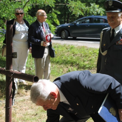 Moment składania kwiatów